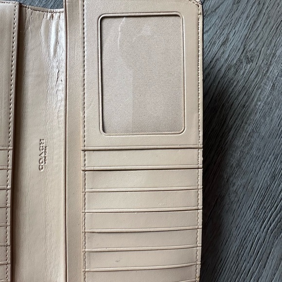 Women’s COACH wallet, size 8x4, very clean condition - Picture 4 of 4